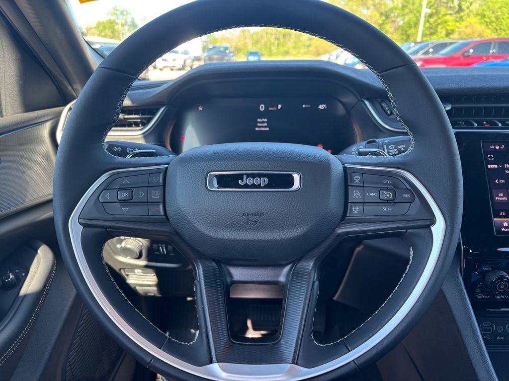 Used 2025 Jeep Grand Cherokee L Laredo w/ Luxury Tech Group I AWD/4WD image 30