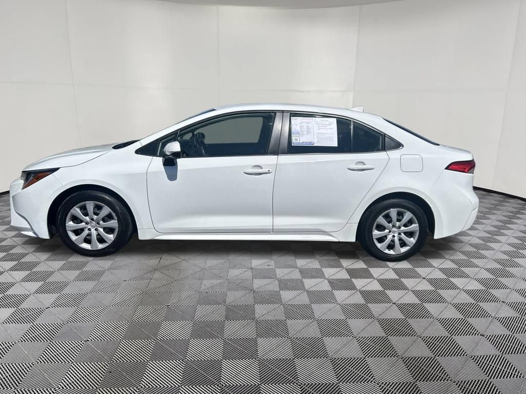 Used 2024 Toyota Corolla LE FWD image 4