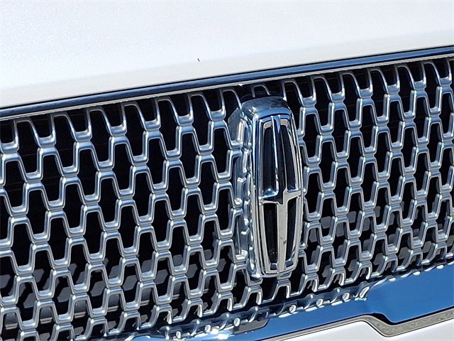 Used 2017 Lincoln Continental Select w/ Climate Package image 29