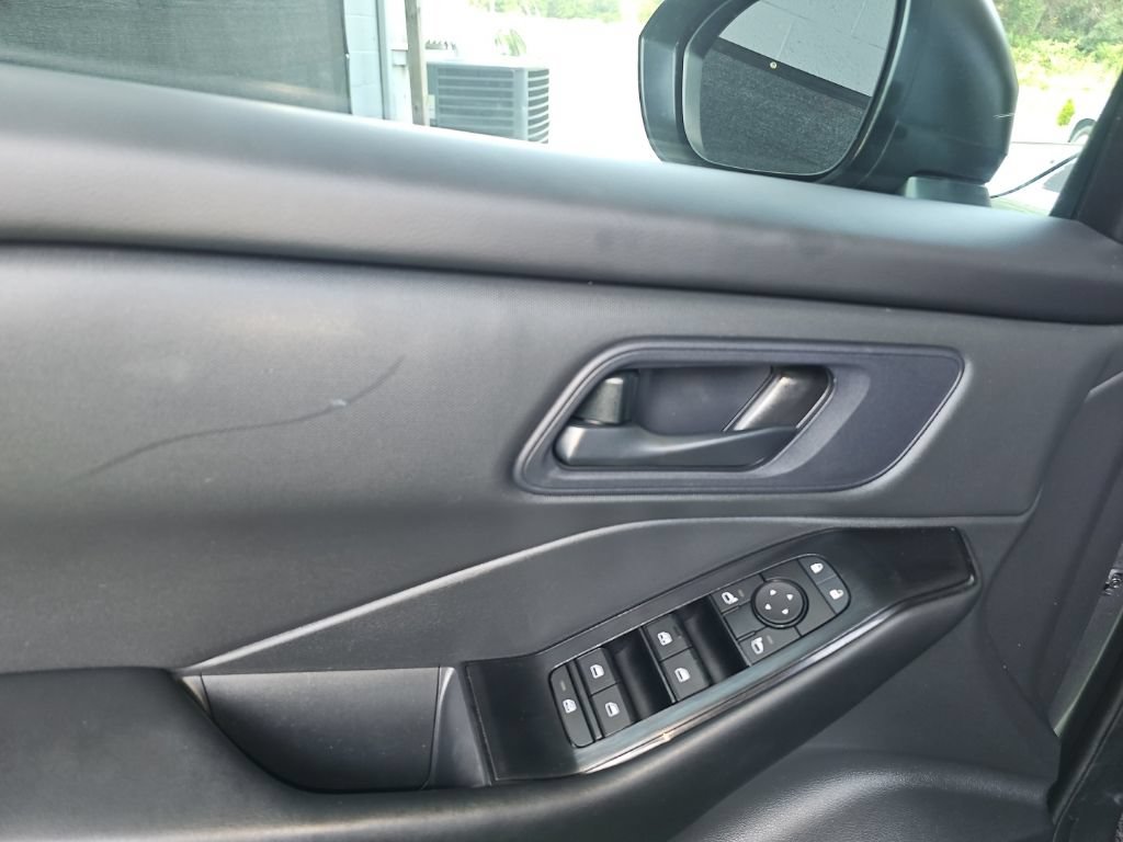 Used 2024 Nissan Rogue S AWD/4WD image 12