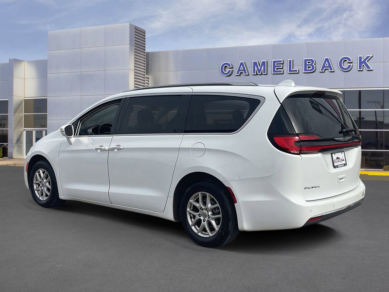 Used 2021 Chrysler Pacifica Touring-L image 4