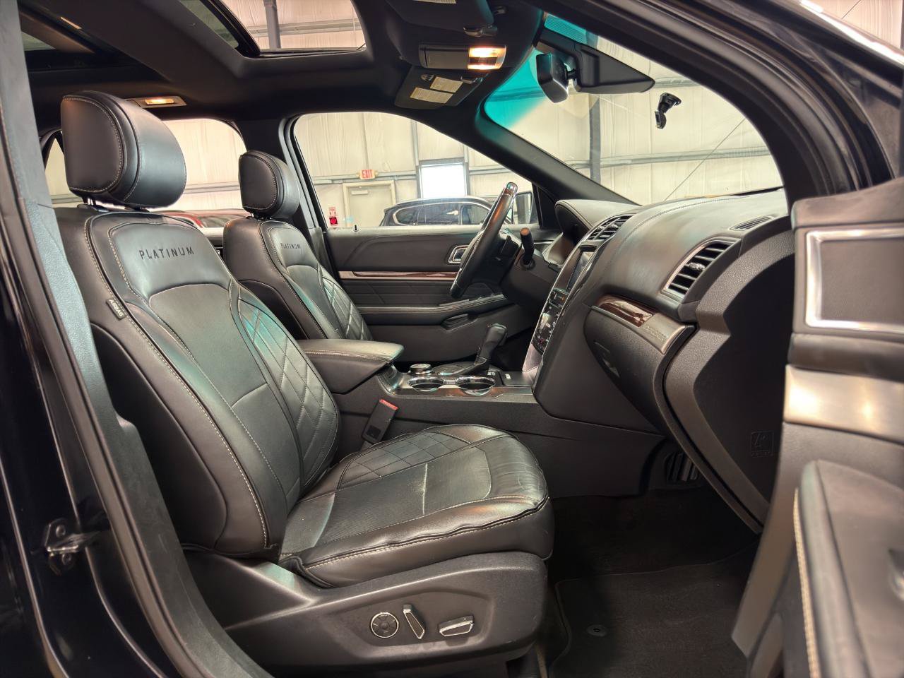 Used 2017 Ford Explorer Platinum AWD/4WD image 32