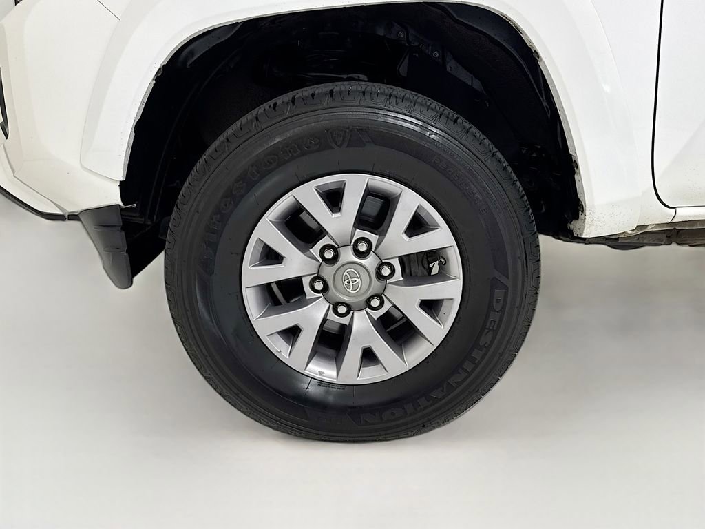 Used 2017 Toyota Tacoma SR5 w/ SR5 Appearance Package (SM) image 25