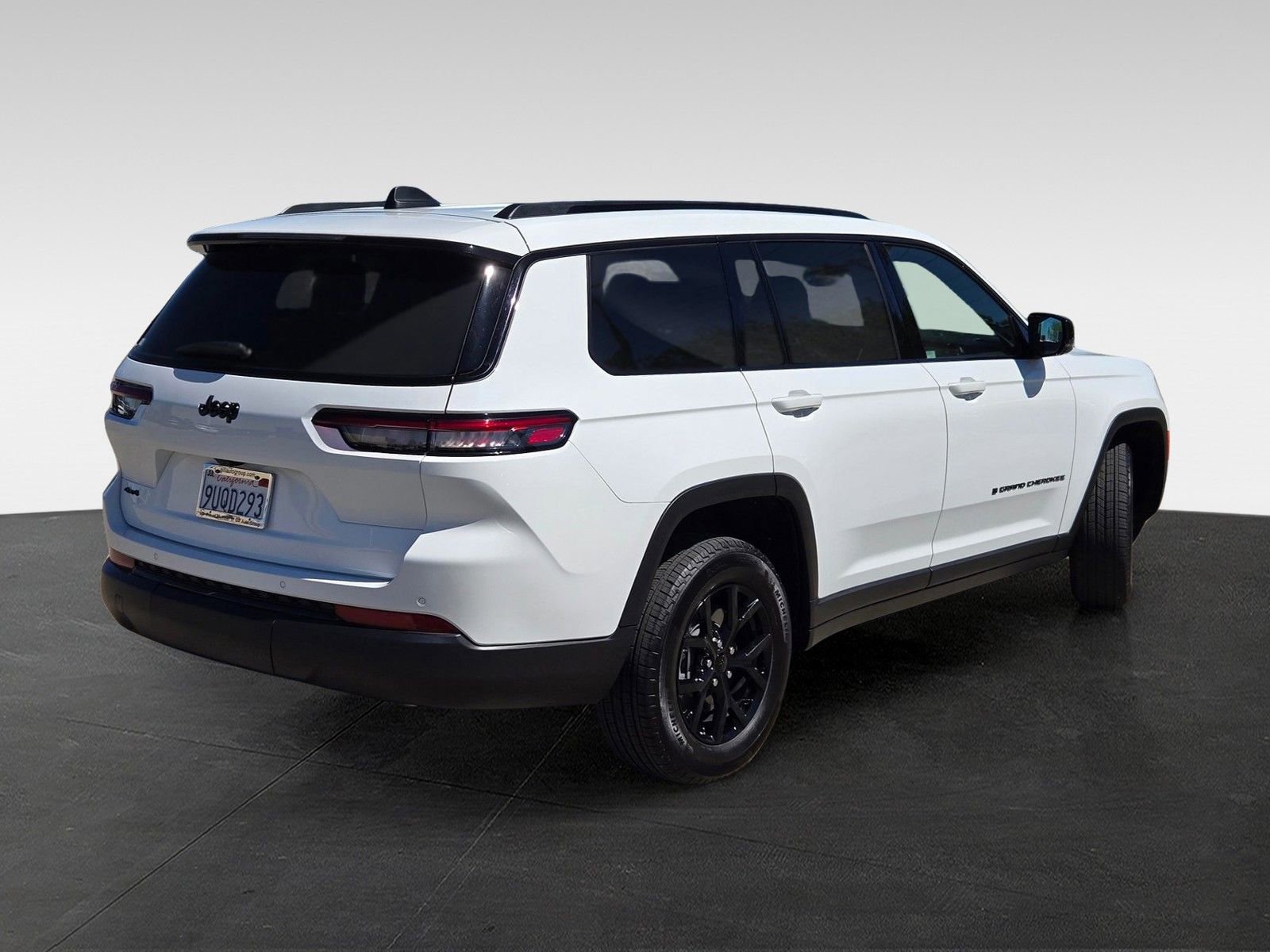 Used 2025 Jeep Grand Cherokee L Altitude AWD/4WD image 4