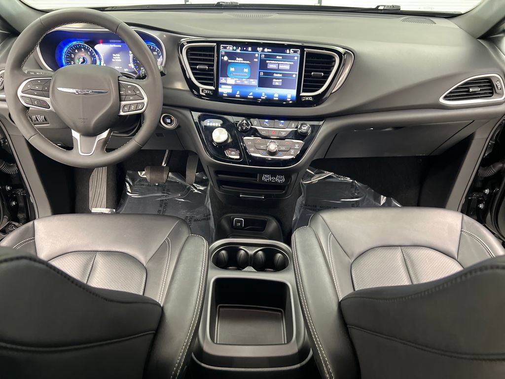 Used 2025 Chrysler Pacifica Select FWD image 48
