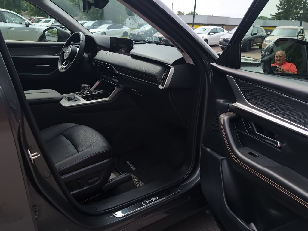 Certified 2025 MAZDA CX-90 3.3 Turbo w/ Preferred Package AWD/4WD image 8