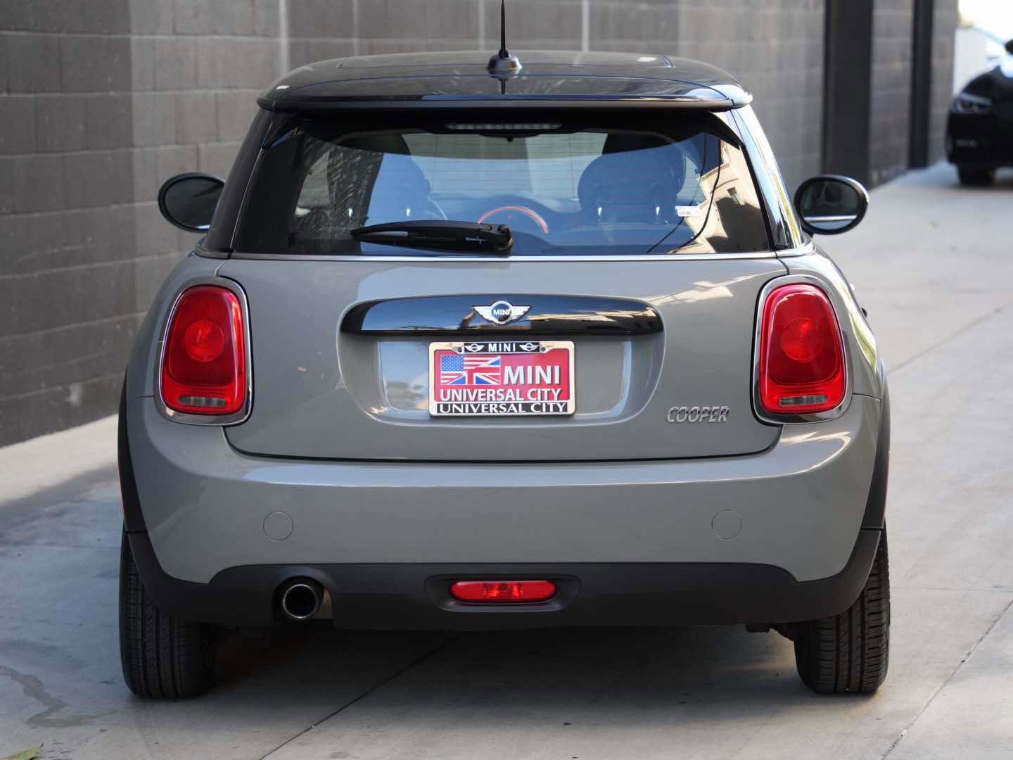 Used 2016 MINI Cooper 2-Door Hardtop image 4