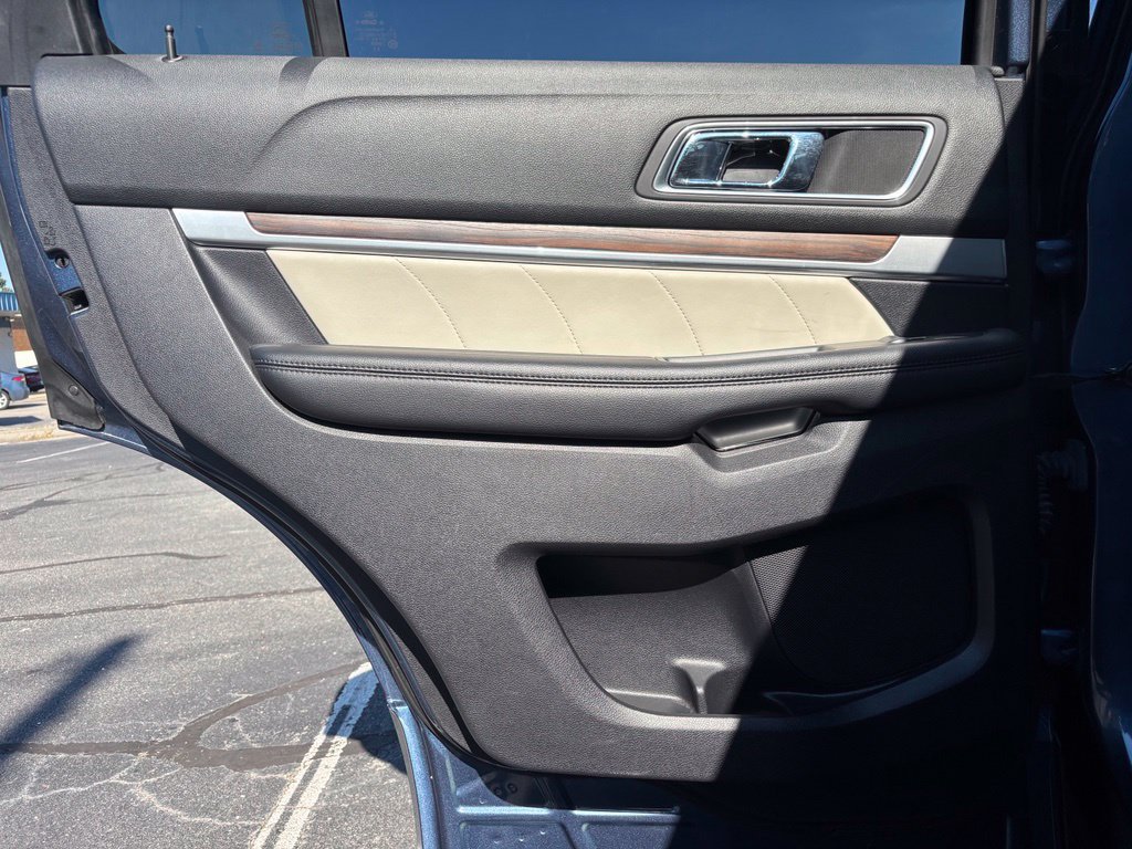 Used 2019 Ford Explorer Limited w/ Limited Luxury Package FWD image 21