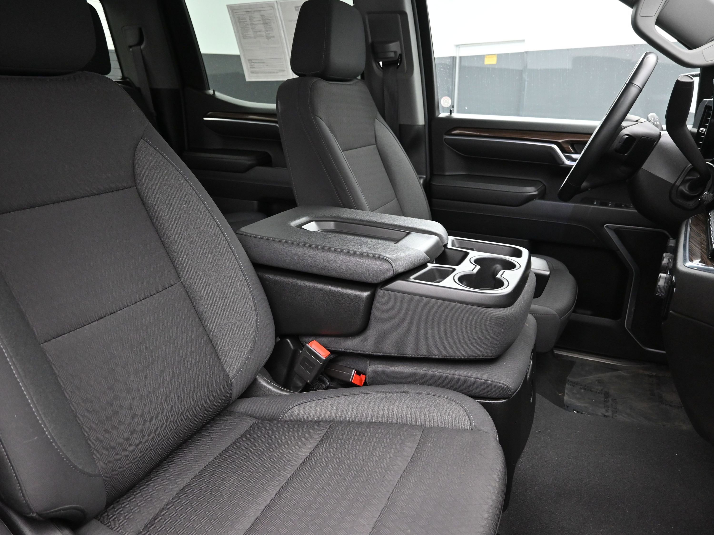 Used 2025 Chevrolet Silverado 1500 LT image 26