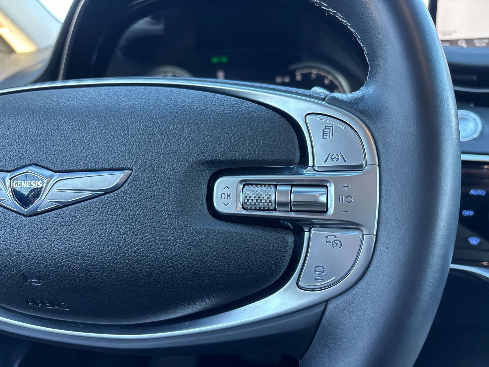 Used 2023 Genesis GV70 2.5T w/ Select Package image 17