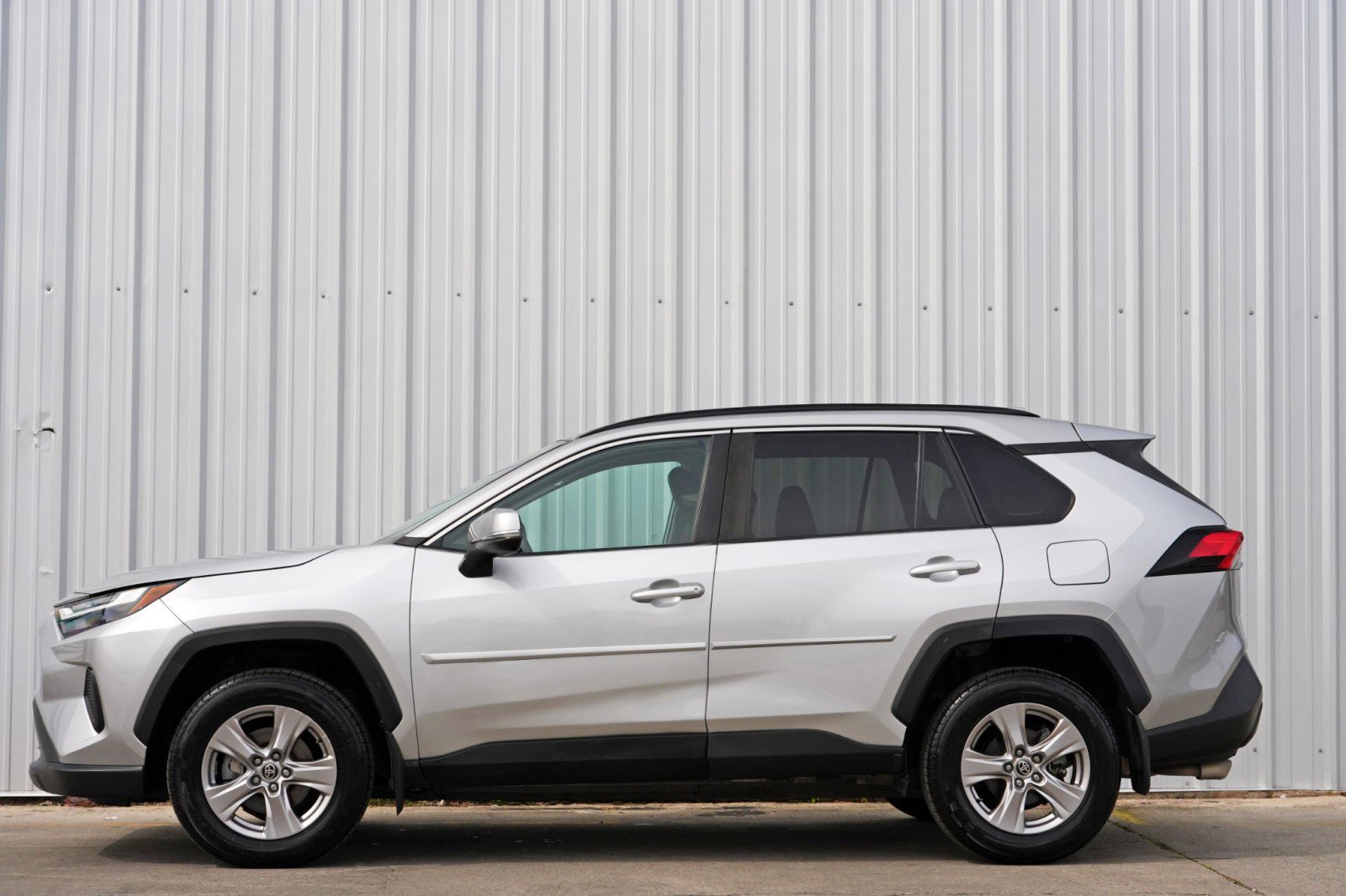 Used 2022 Toyota RAV4 XLE image 44