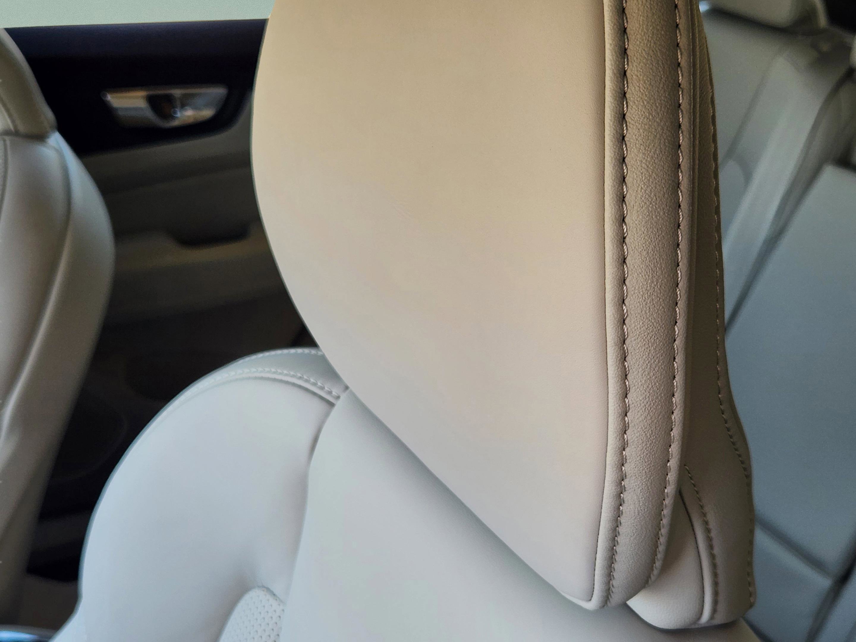 New 2026 Volvo XC60 B5 Ultra w/ Protection Package Premier AWD/4WD image 12