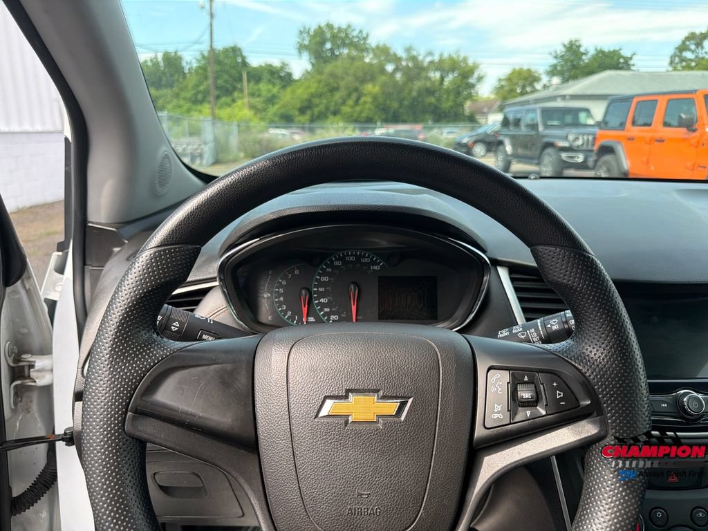Used 2018 Chevrolet Trax LS AWD/4WD image 13