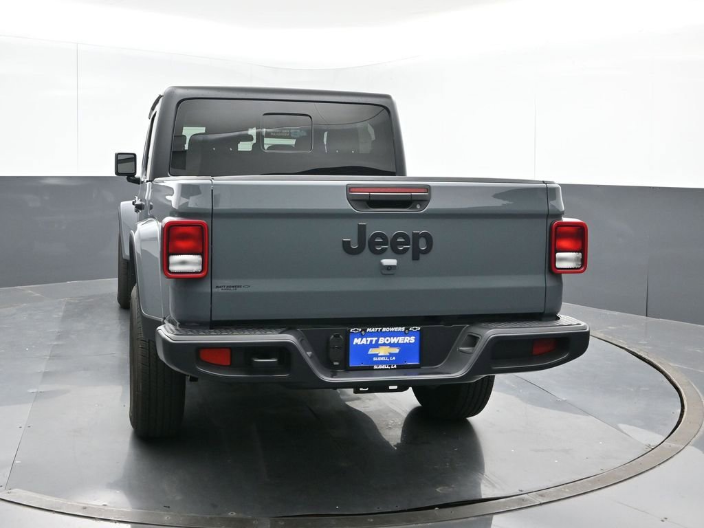 Used 2025 Jeep Gladiator Sport image 4