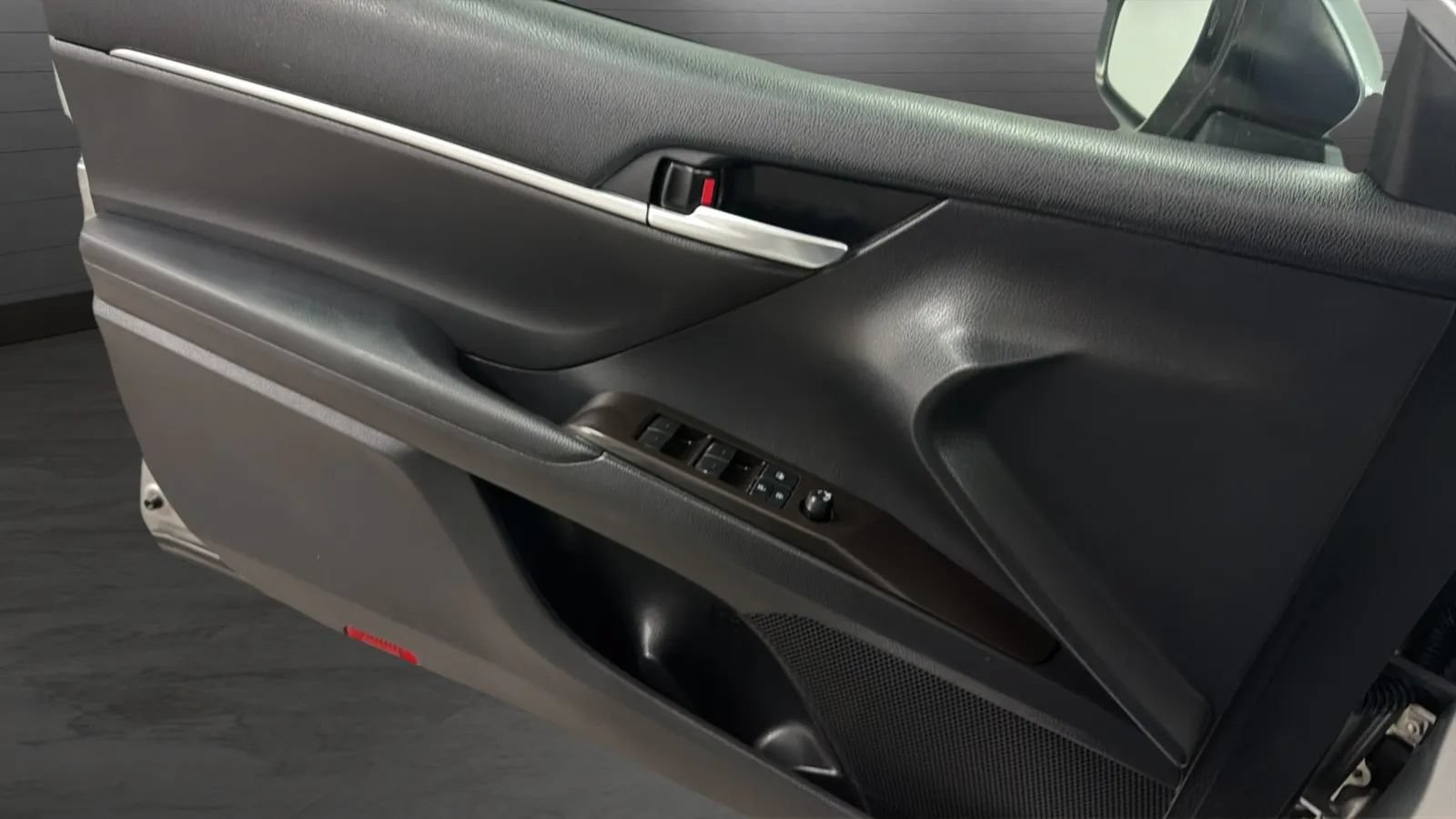 Used 2021 Toyota Camry LE w/ Carpet Mat Package (TMS) FWD image 16