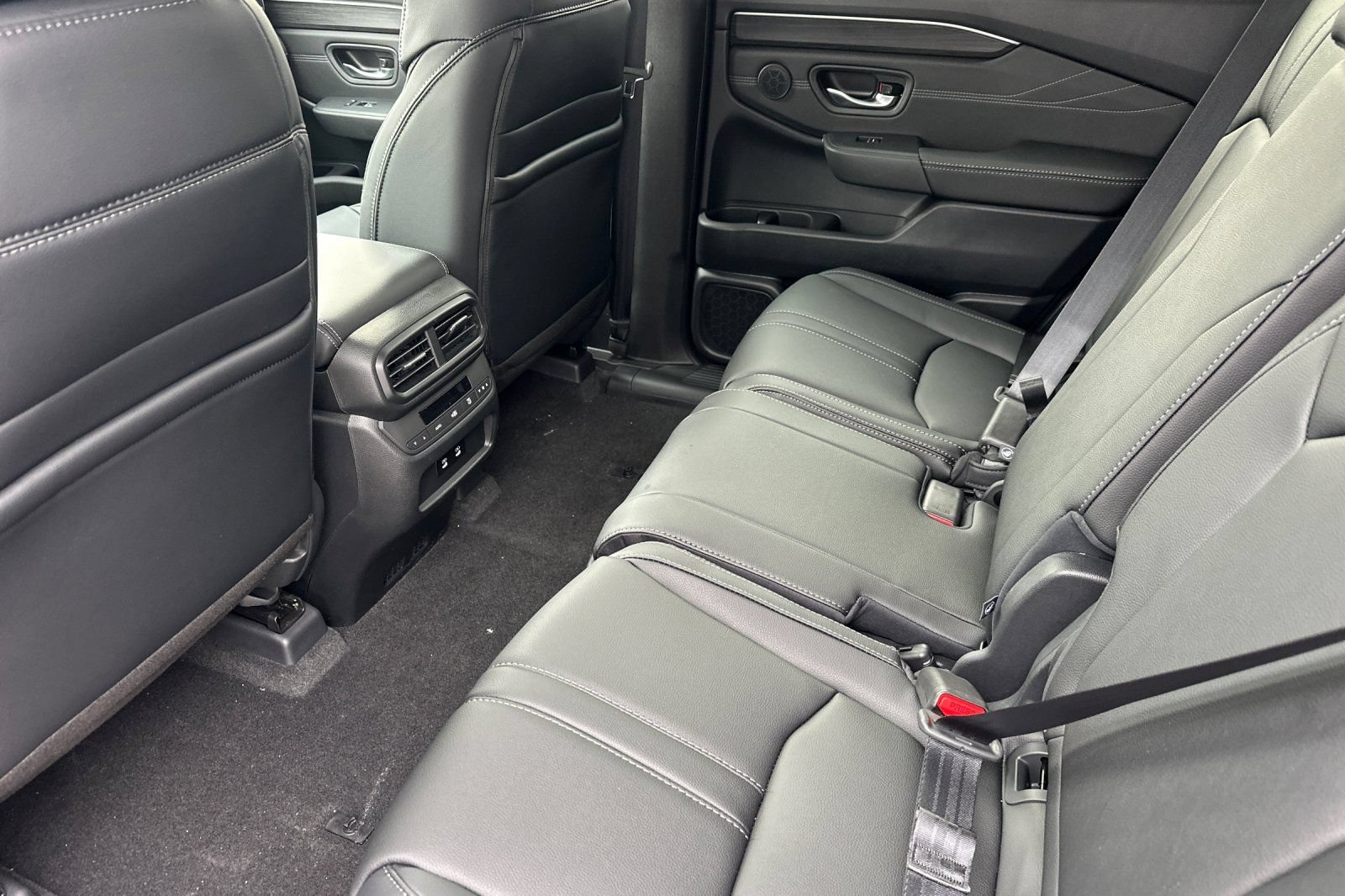 New 2026 Honda Pilot Touring image 12