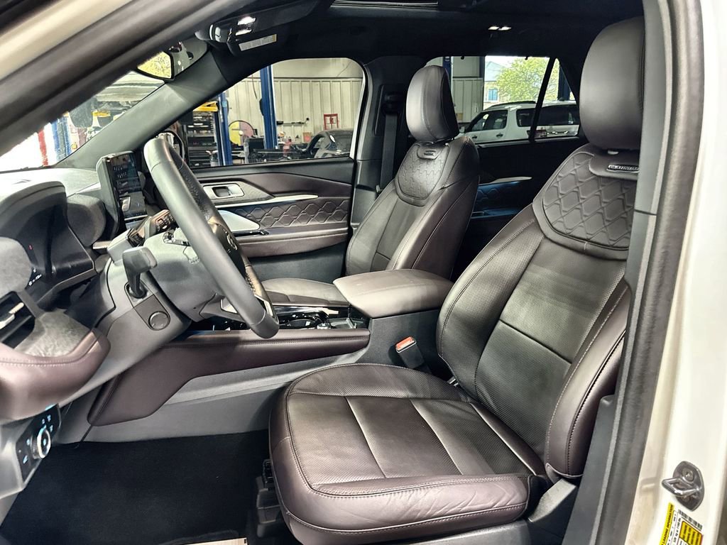 Used 2025 Ford Explorer Platinum w/ Ultimate Package image 12