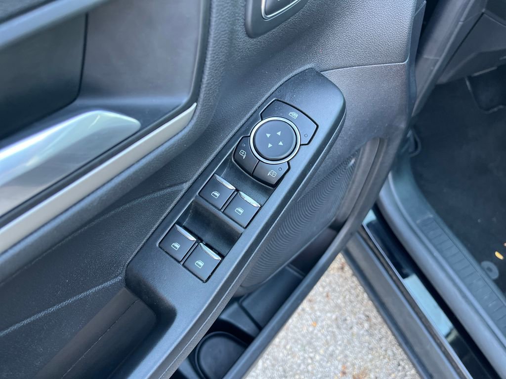 Used 2021 Ford Escape SEL w/ Technology Package image 13