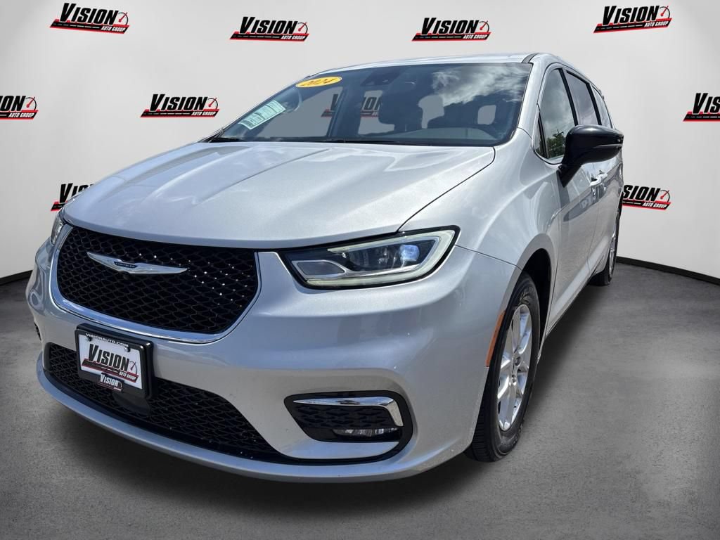 Used 2024 Chrysler Pacifica Touring-L