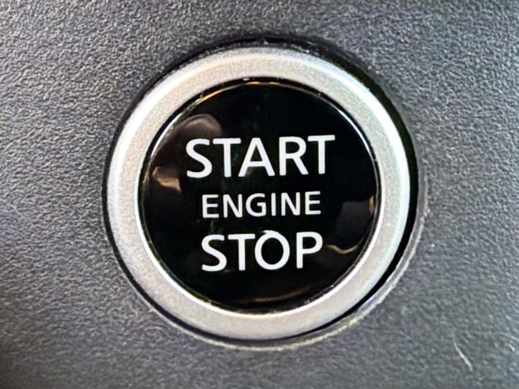 Used 2023 Nissan Rogue SV image 36