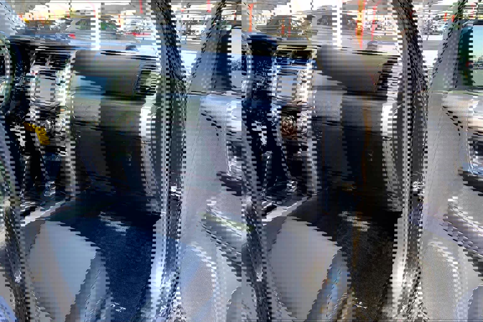 Used 2018 Toyota 4Runner SR5 Premium image 18