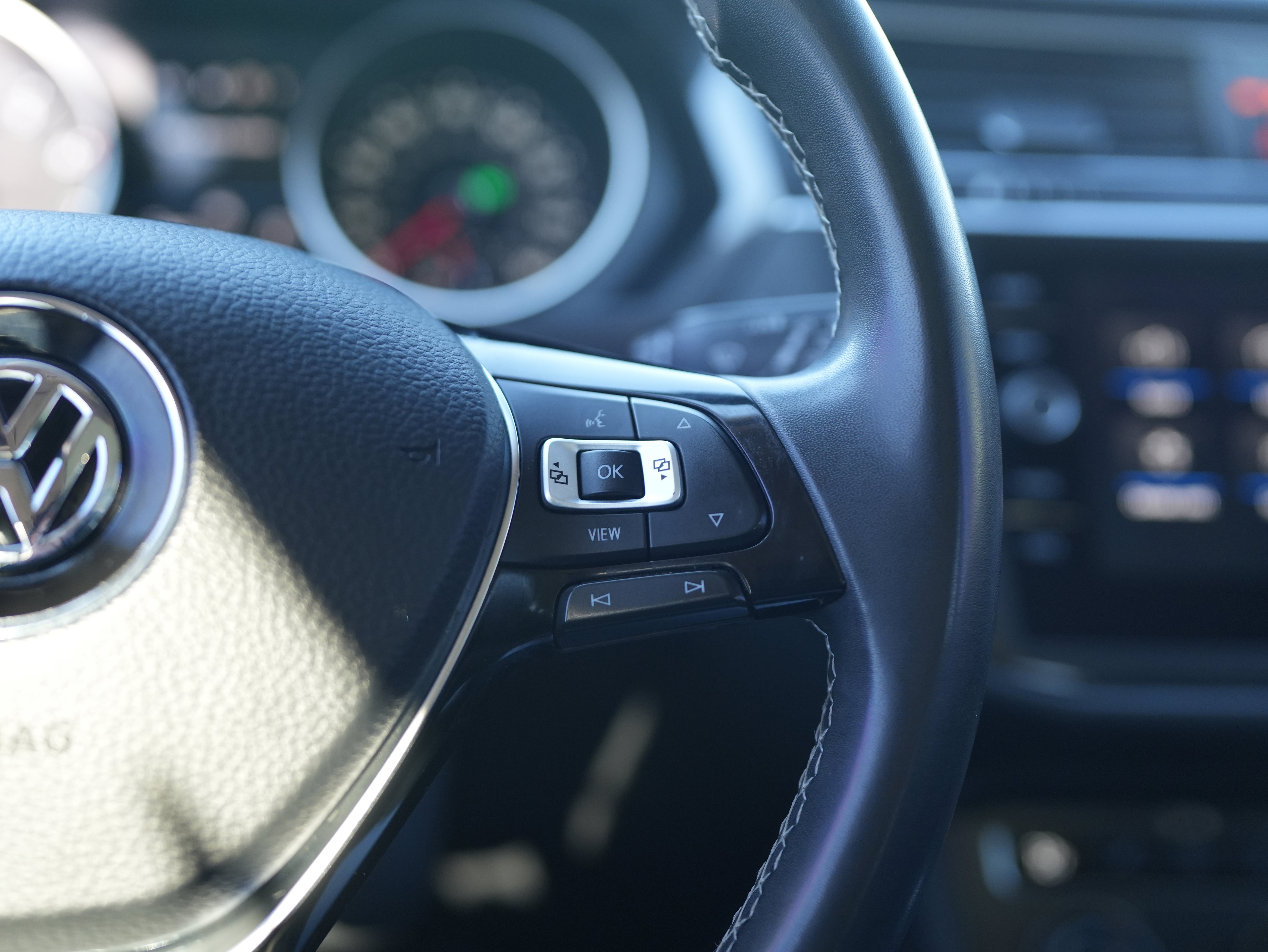 Used 2021 Volkswagen Tiguan SE w/ Panoramic Sunroof Package image 21