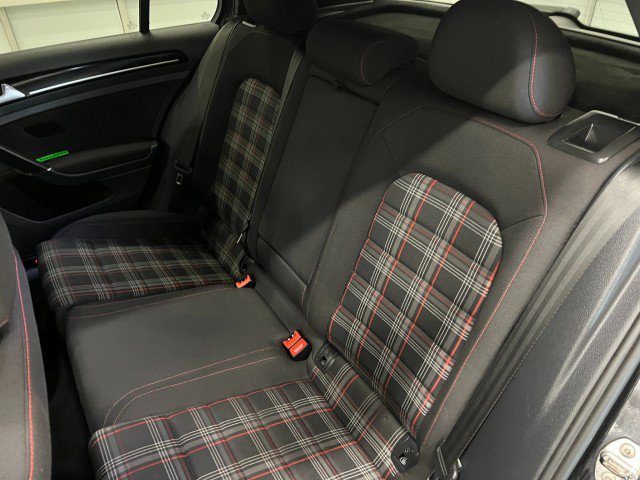 Used 2017 Volkswagen Golf S image 28