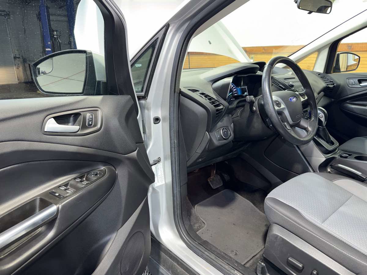 Used 2017 Ford C-MAX Energi SE FWD image 15