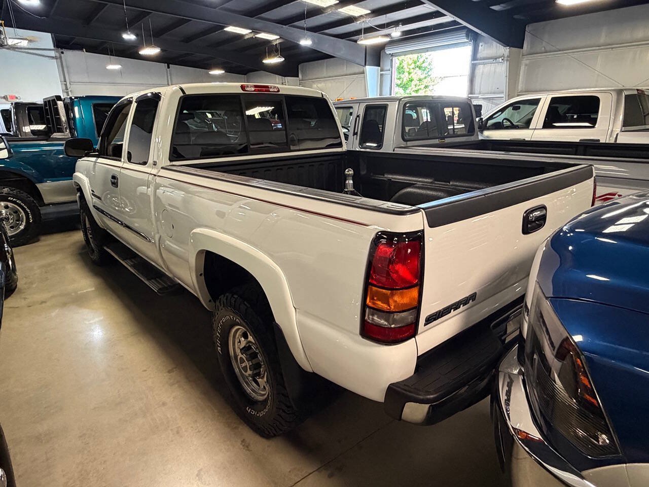 Used 2007 GMC Sierra 2500 SLE w/ Heavy-Duty Power Package RWD image 40