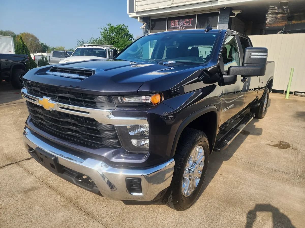 Used 2024 Chevrolet Silverado 2500 LT AWD/4WD image 1