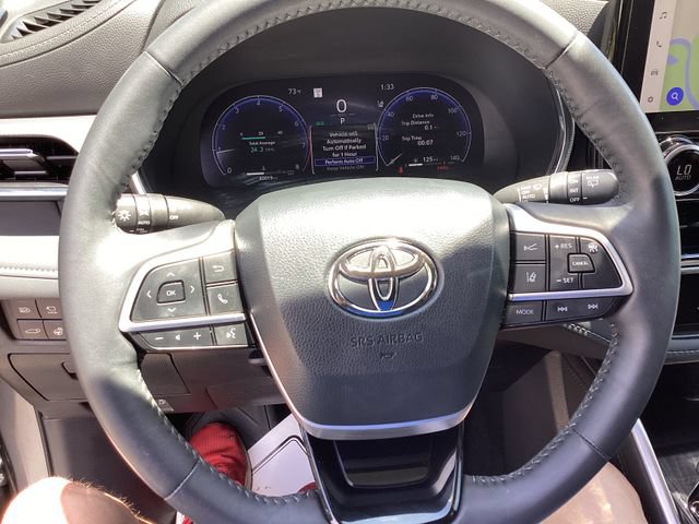 Used 2024 Toyota Highlander Platinum FWD image 13