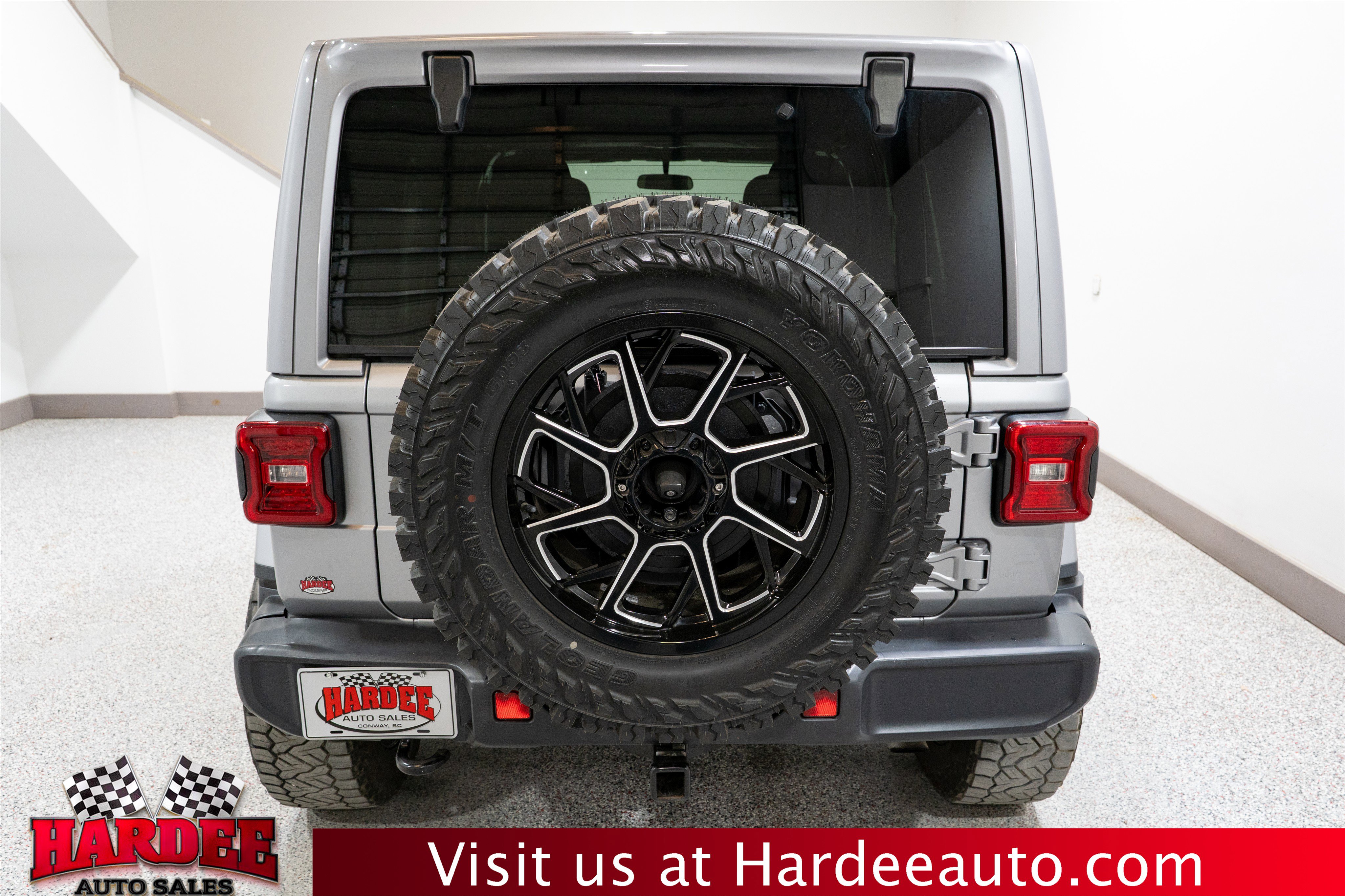 Used 2019 Jeep Wrangler Unlimited Sahara w/ LED Lighting Group image 4