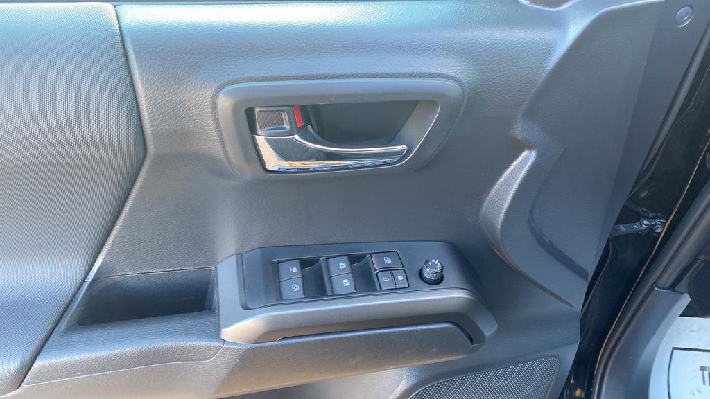 Used 2023 Toyota Tacoma TRD Sport w/ Black Out Package (TMS) image 21