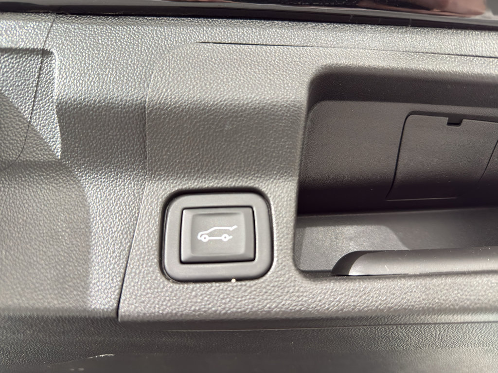 Used 2023 GMC Acadia AT4 w/ Technology Package image 12