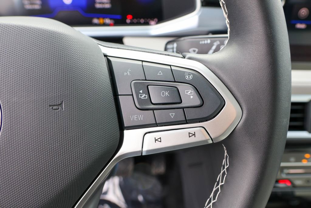 Used 2025 Volkswagen Taos SE image 22