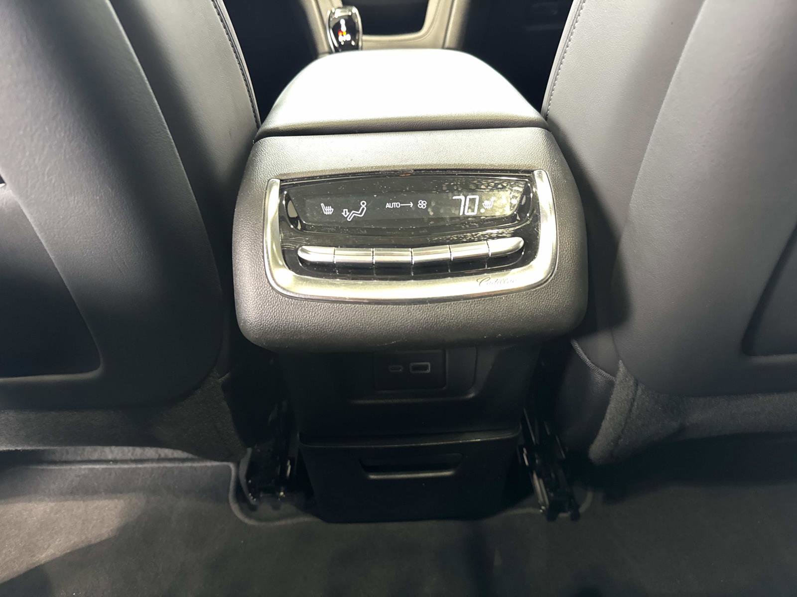 Used 2025 Cadillac XT6 Premium Luxury image 17