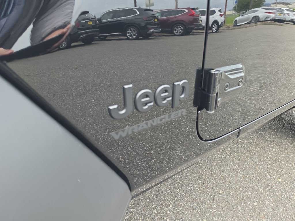 Used 2022 Jeep Wrangler Sport AWD/4WD image 32