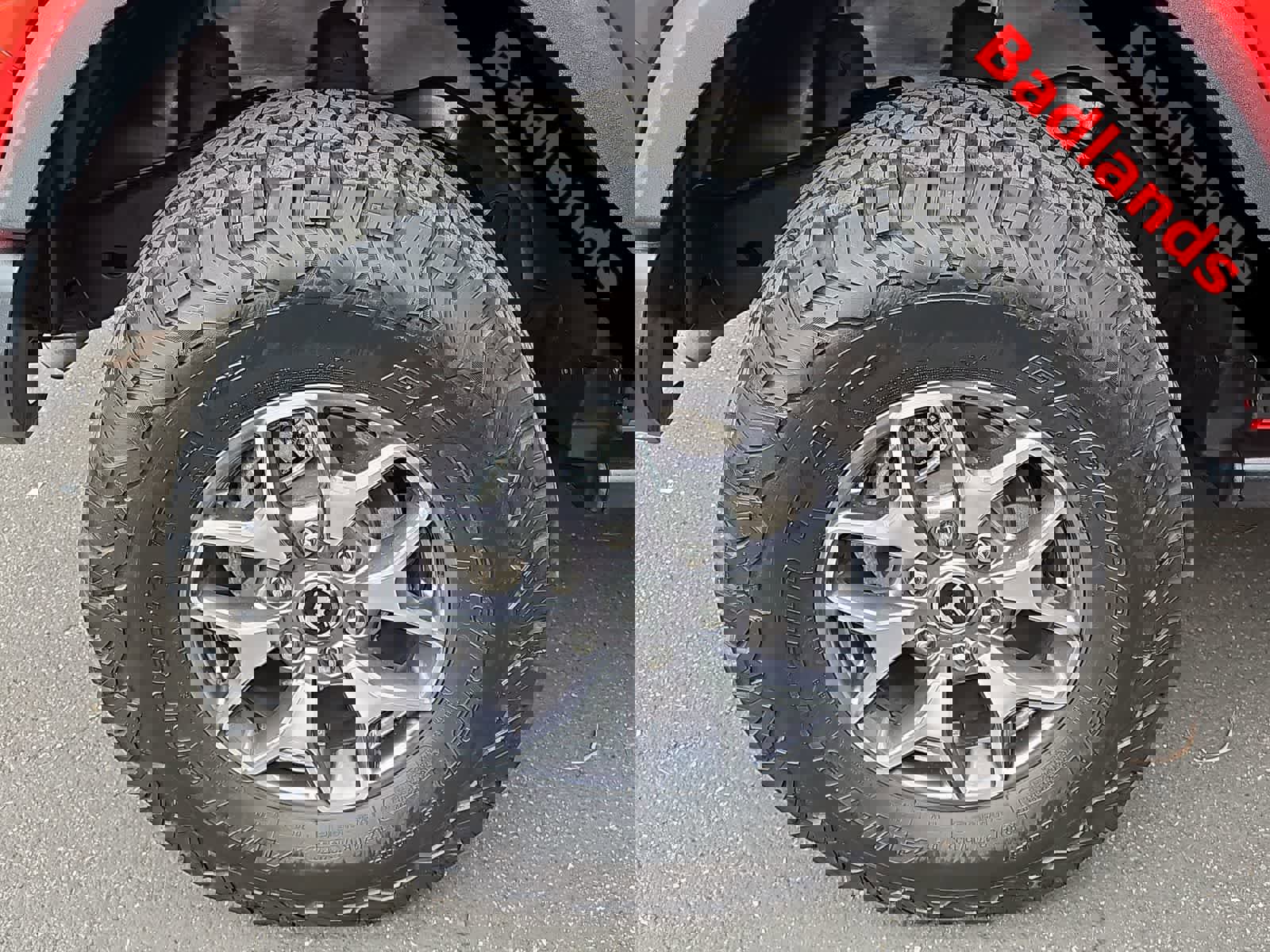 Used 2023 Ford Bronco Badlands image 12