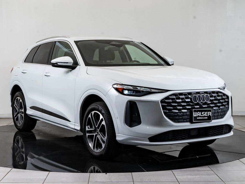 Certified 2025 Audi Q5 Premium w/ 19" Wheel Package image 12