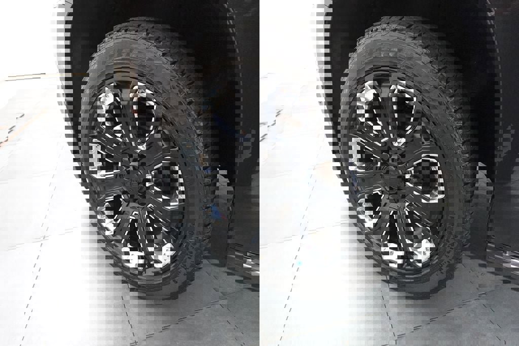 Used 2020 GMC Yukon Denali w/ Denali Ultimate Black Edition image 31