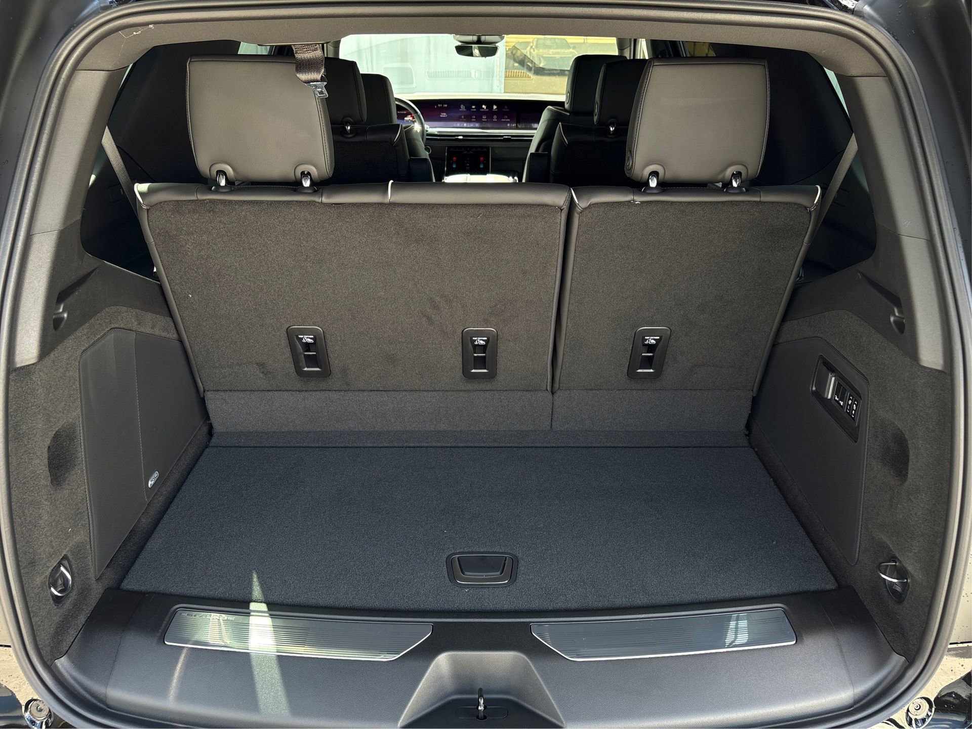 New 2026 Cadillac Escalade Luxury image 11