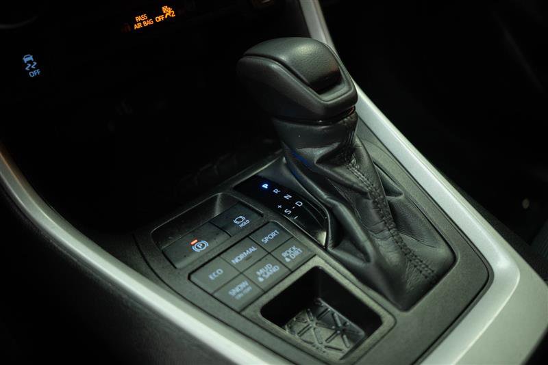 Used 2024 Toyota RAV4 LE AWD/4WD image 20