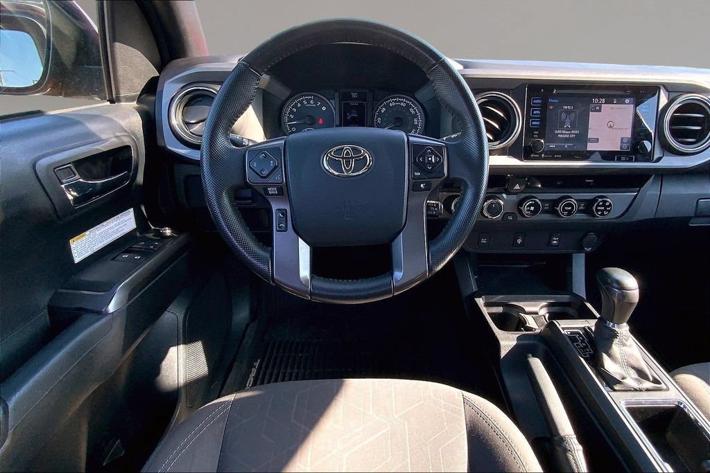 Used 2016 Toyota Tacoma TRD Off-Road w/ Towing Package AWD/4WD image 5