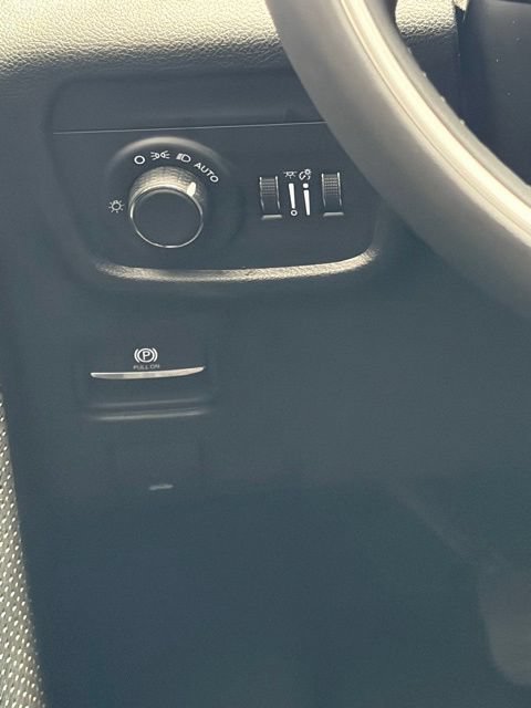 Used 2025 Jeep Grand Cherokee Altitude AWD/4WD image 27