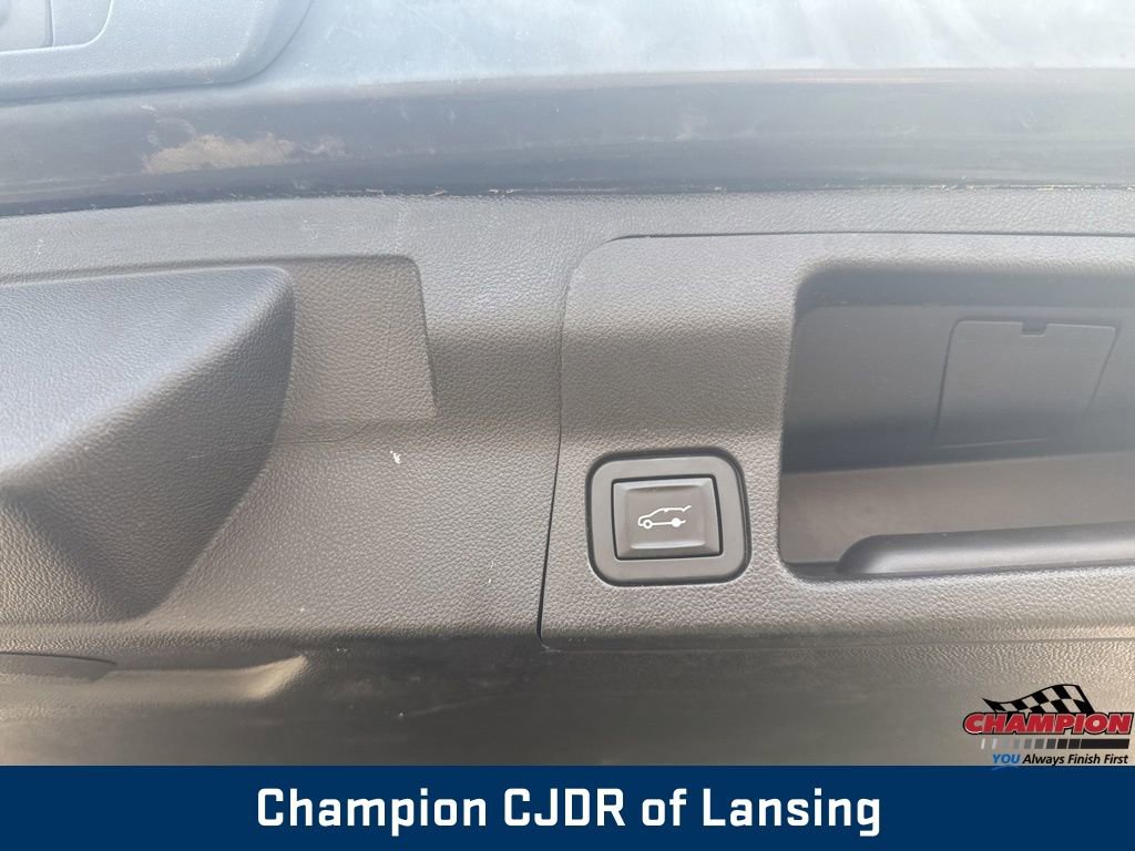 Used 2019 GMC Acadia SLT image 16