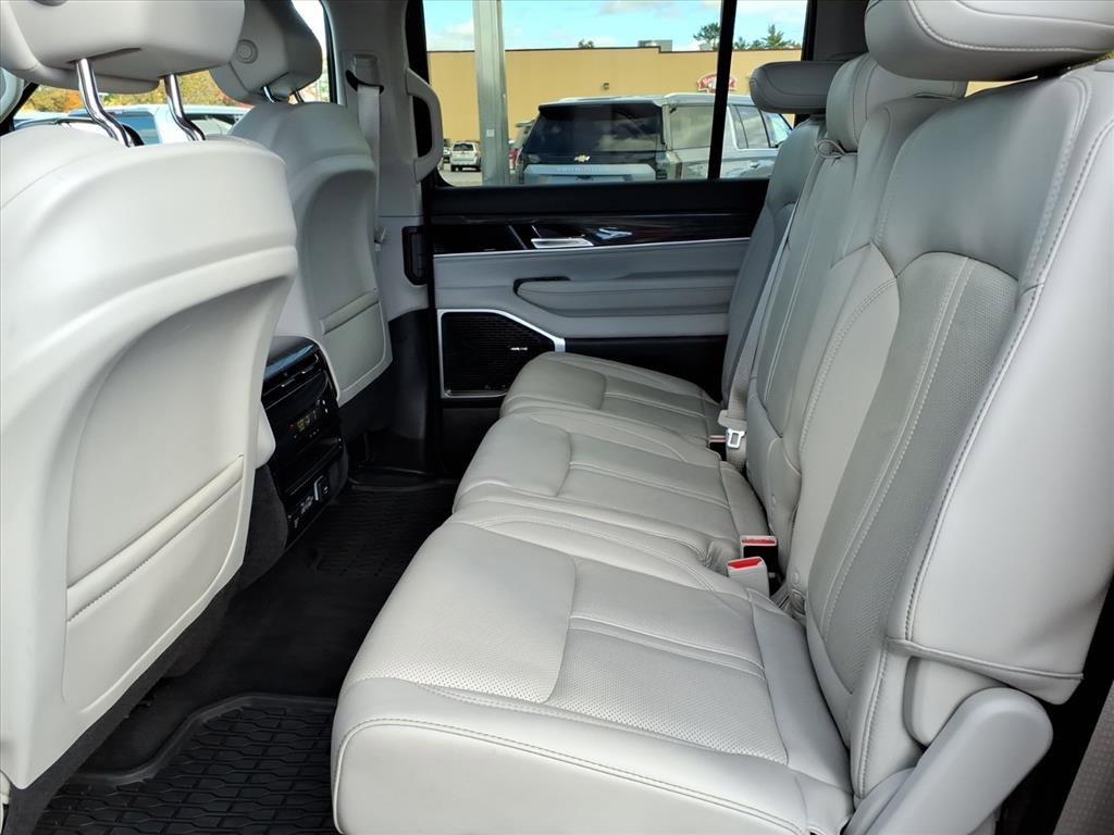 Used 2022 Jeep Wagoneer Series II image 16