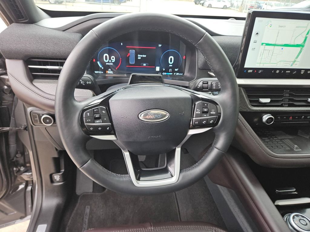 Used 2025 Ford Explorer Platinum w/ LUX Leather Package AWD/4WD image 18