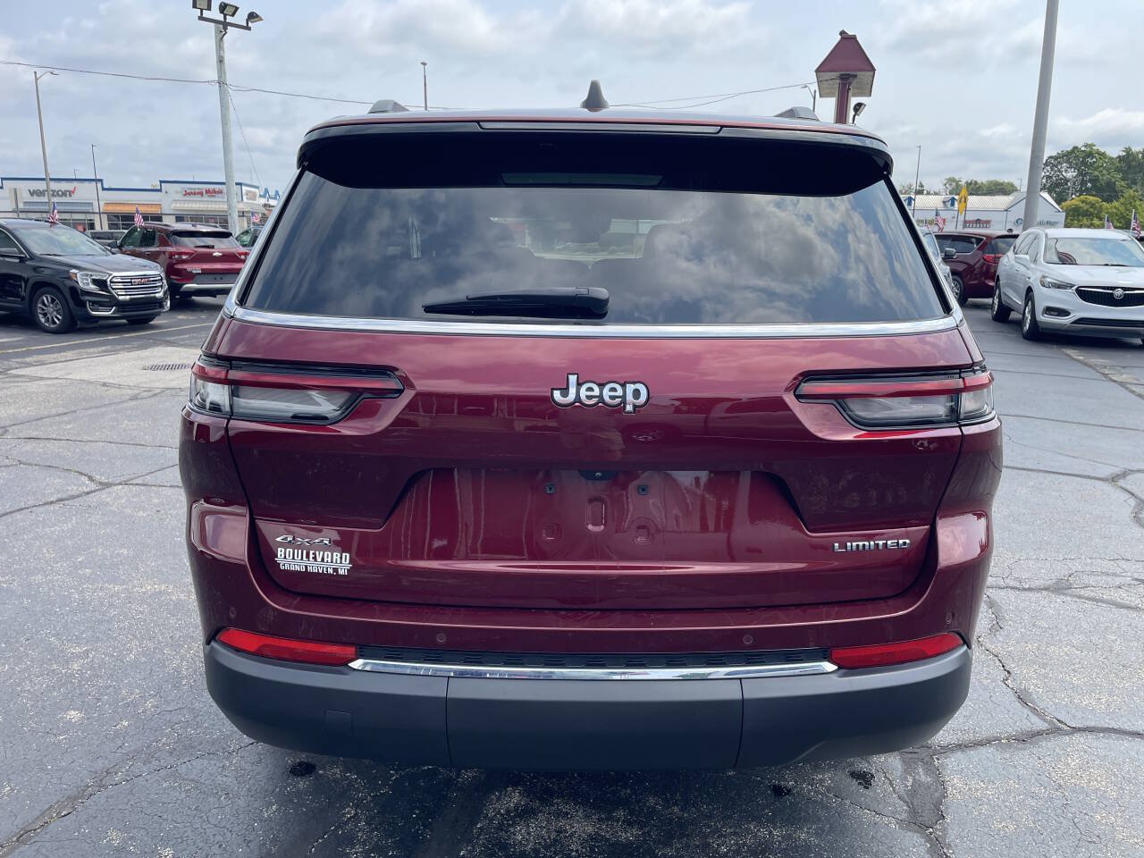Used 2024 Jeep Grand Cherokee L Limited AWD/4WD image 9