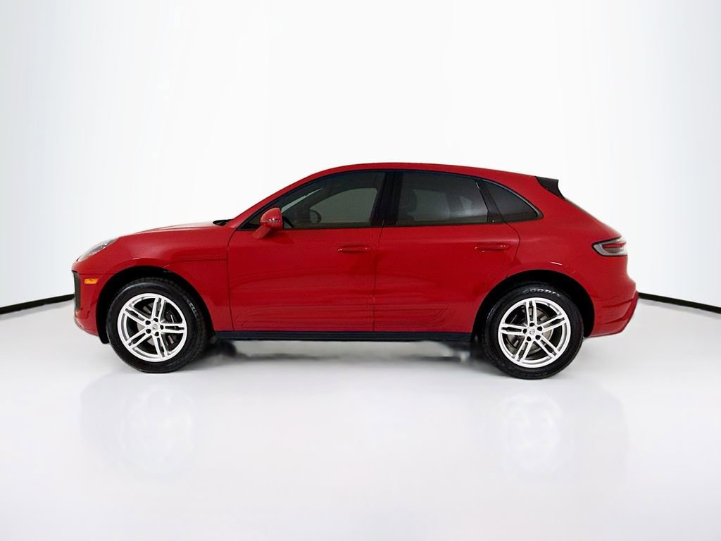Certified 2025 Porsche Macan AWD/4WD image 2