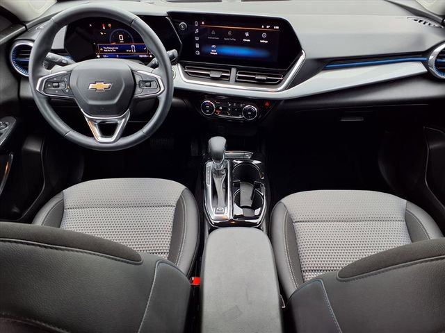 Used 2024 Chevrolet Trax LT w/ LT Convenience Package image 8